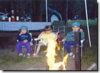campfire.jpg (76378 bytes)